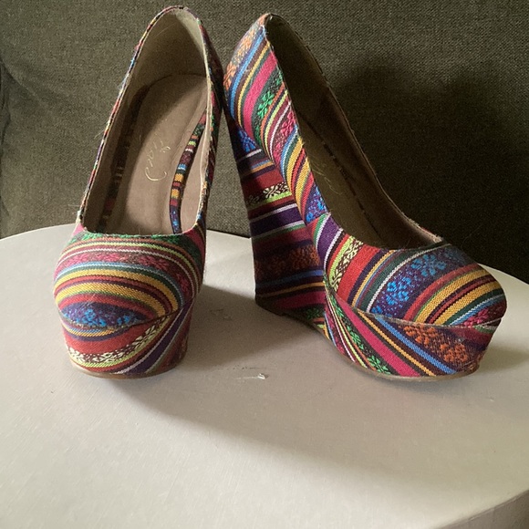 Shoes - Picture 2 of 3